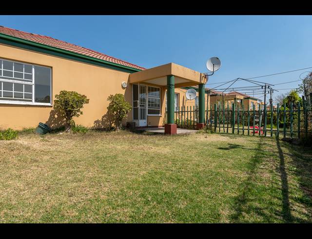 2 BEDROOM SIMPLEX FOR SALE IN LINMEYER